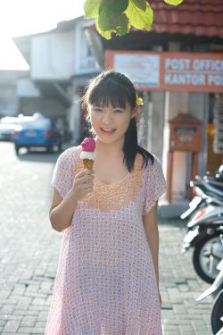 龙纹身的女孩