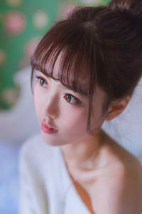 表面庄重的妈妈
