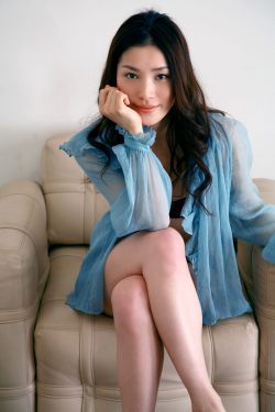 撕掉她的衣服吮的双乳游戏